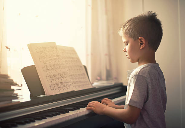 Những lợi ích tuyệt vời khi trẻ học piano - Tiến Thành Music School